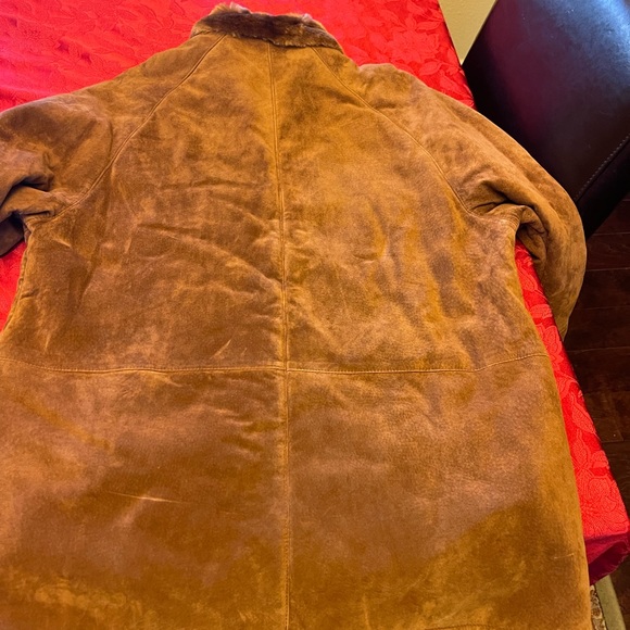 Beautiful Vintage Leather coat.  In great Condition. - Picture 3 of 12
